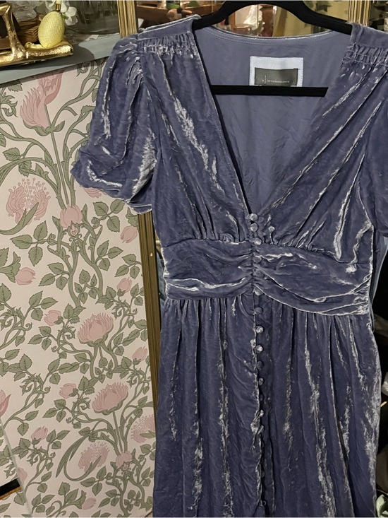 Anthropologie Dresses & Skirts - Anthropologie Velvet V-Neck Midi Dress in Dusty Lavender